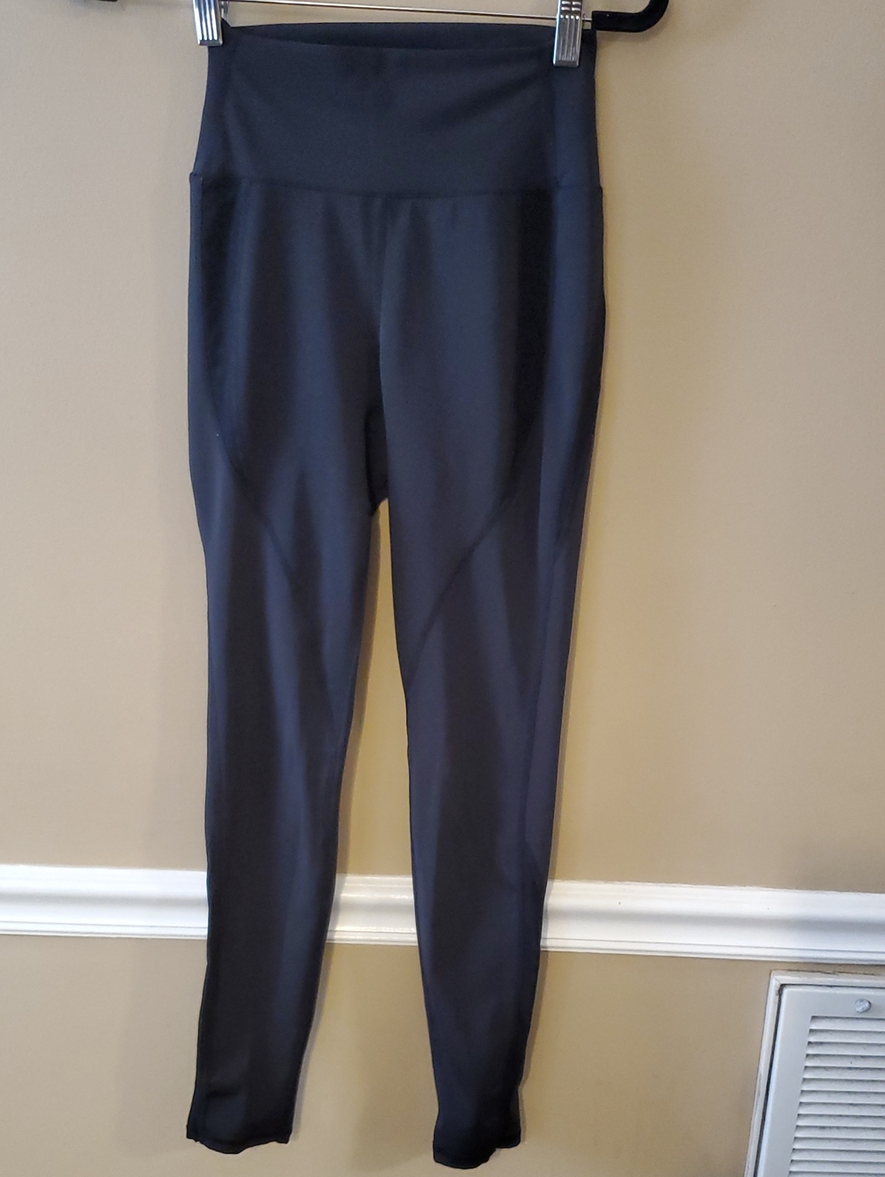 Buff Bunny Leggings In black Size Small